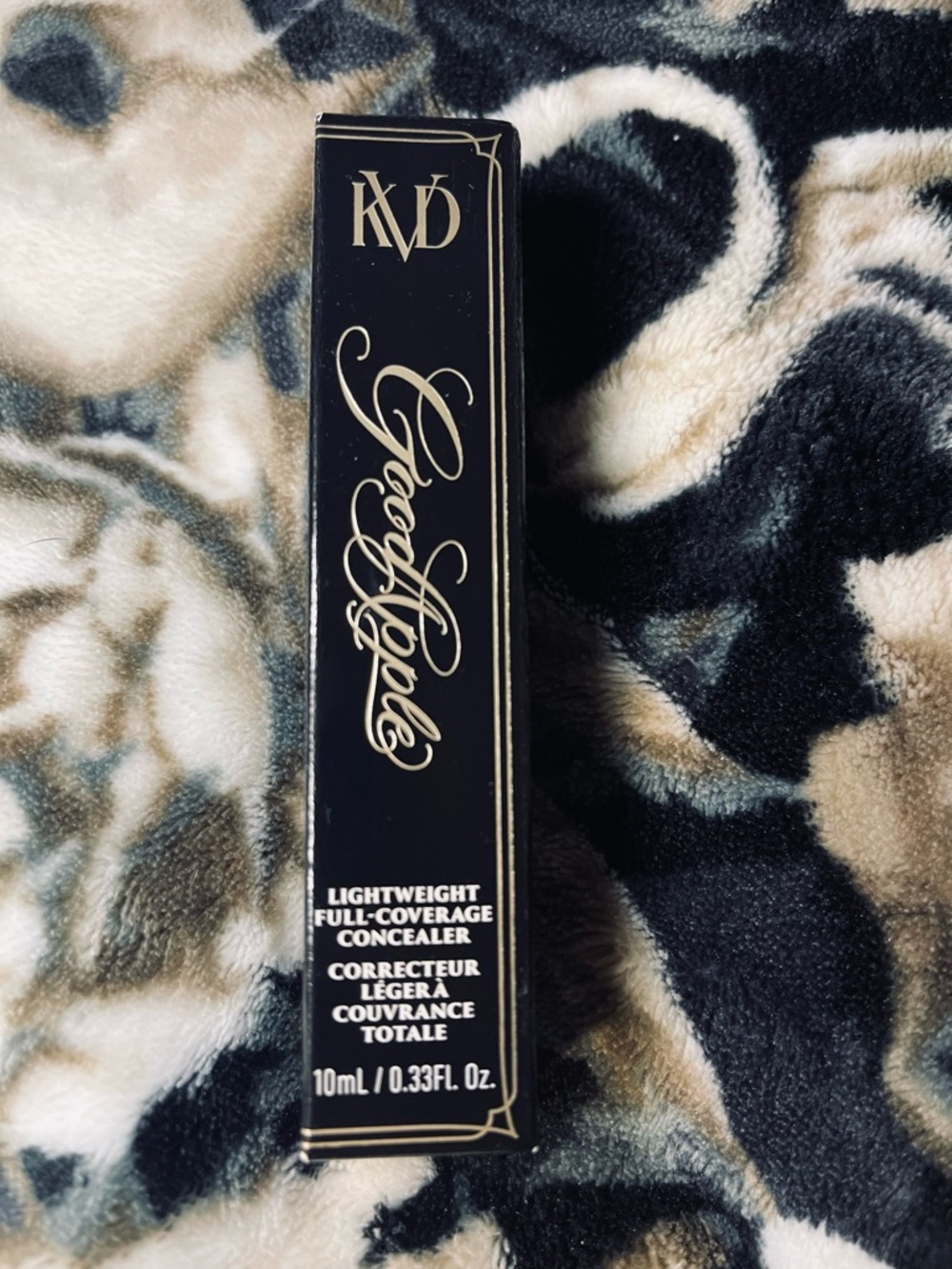 KVD Medium 131 Good Apple Lightweight Full-Coverage Concealer - Picture 3 of 5